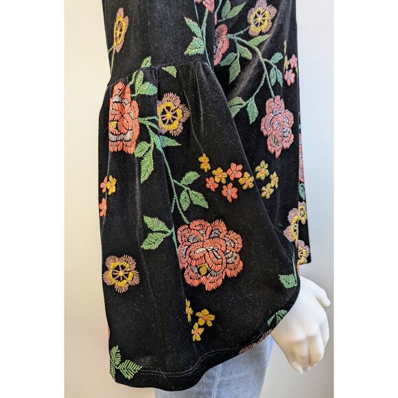 Promesa USA Boho Stretch Velvet Embroidered Floral Bell Sleeve Top Size Large - Picture 6 of 9